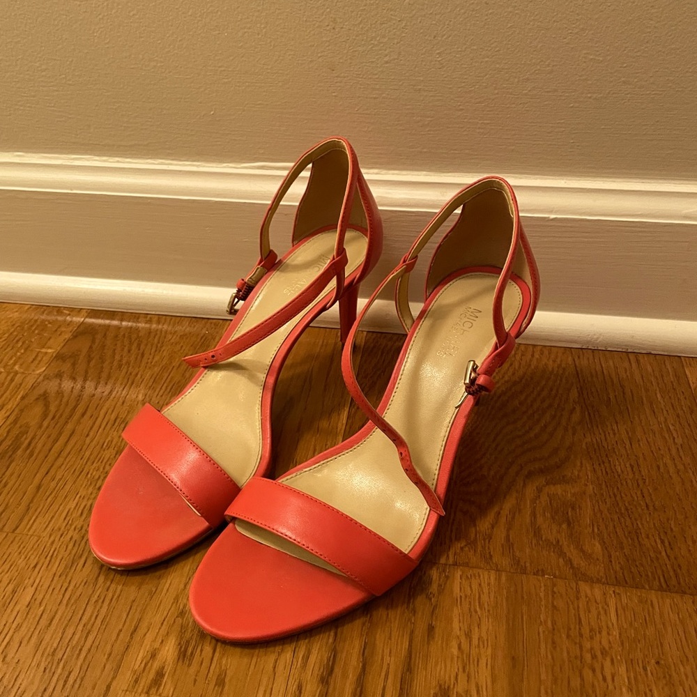 Michael Kors coral heel size 7